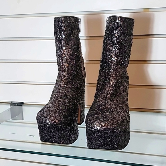 Circus Boots 8.5M Silver Sequins Inside Zip (New Never Worn) Price Firm - Picture 3 of 9